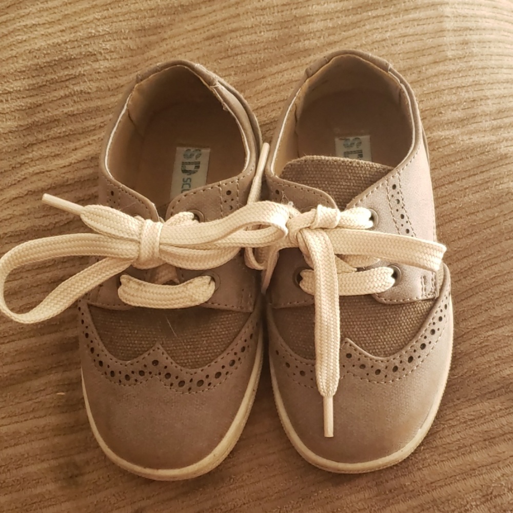 Toddler dress shoes (size 7)